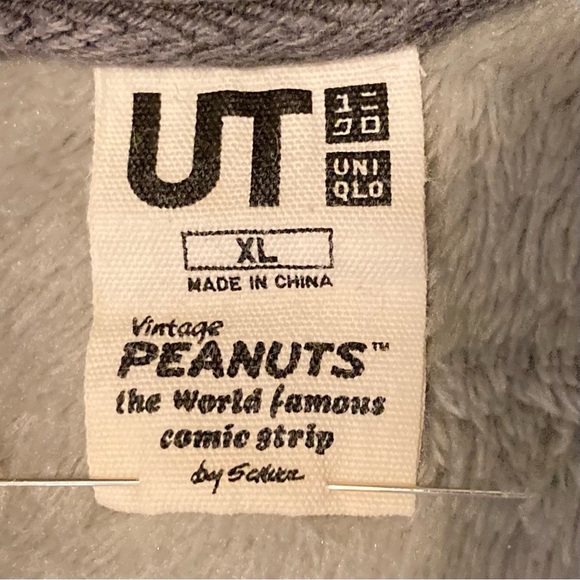 Peanuts Vintage Snoopy on the Moon Graphic Sweatshirt | 2013 | Peanuts × Uniqlo - Picture 2 of 7